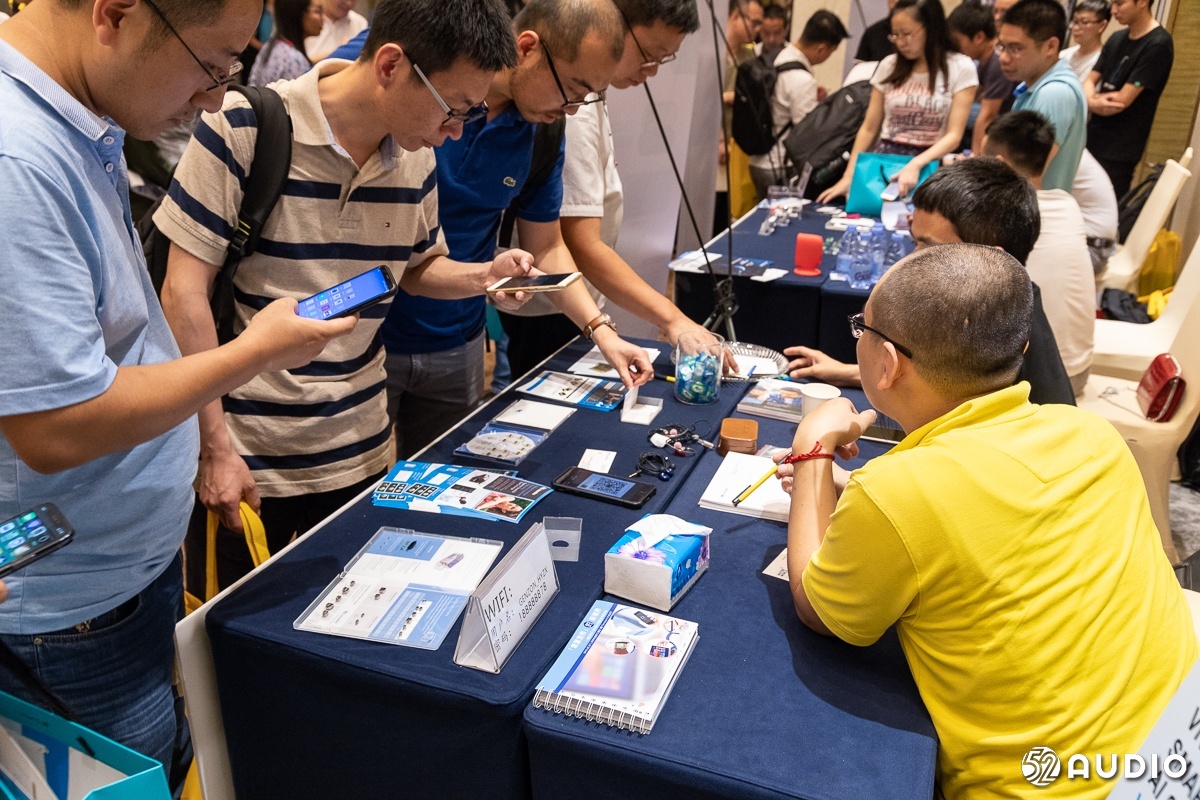 楼氏电子：不仅有动铁，还有智能麦克风