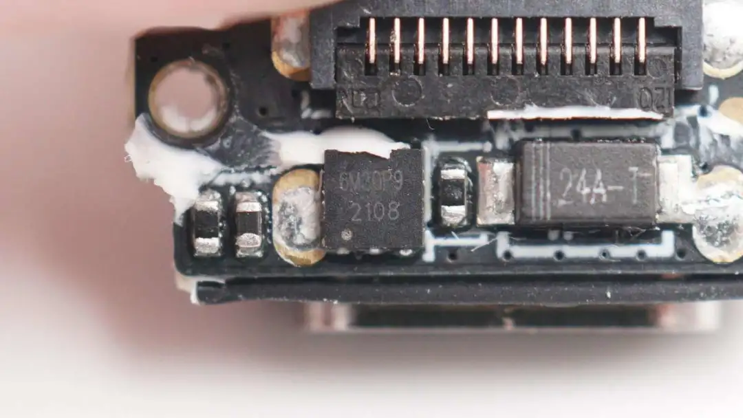 密勒半导体MP30N21 PMOS获一加OnePlus Buds Pro真无线耳机使用
