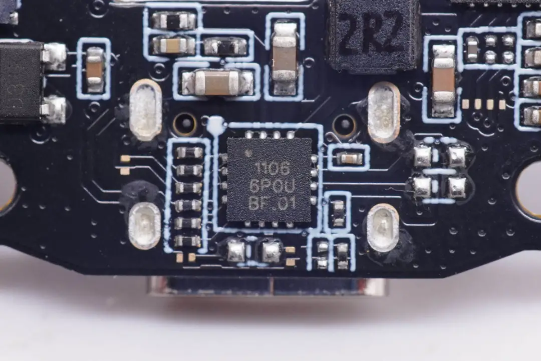 omthing AirFree2真无线耳机采用来远ICP1205+ICP1106电源管理芯片组合